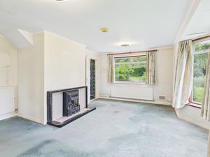 Sitting Room- click for photo gallery